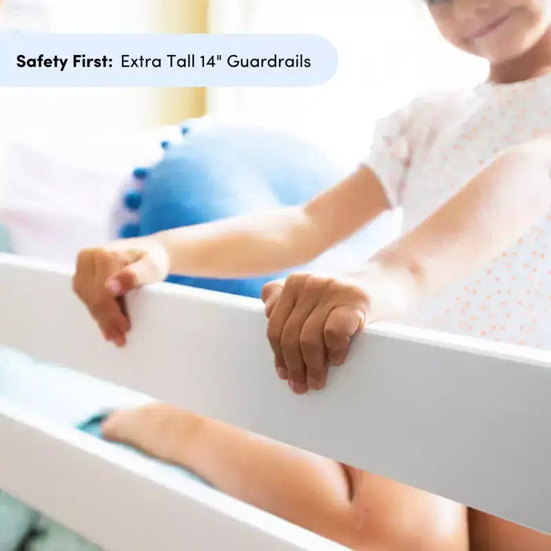 Letto a castello basso in stile Twin su Twin, colore bianco/argilla, con scalini, scivolo e tendina, per 2 persone