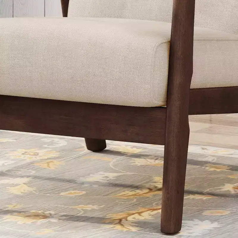 Poltrona trapuntata beige, struttura in metallo marrone, schienale basso, 1 posto