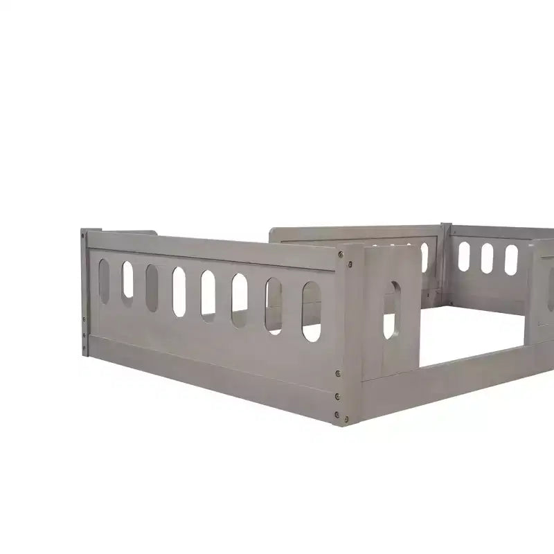 Letto a piattaforma basso per bambini gemello e matrimoniale naturale/bianco con recinzione semi-chiusa